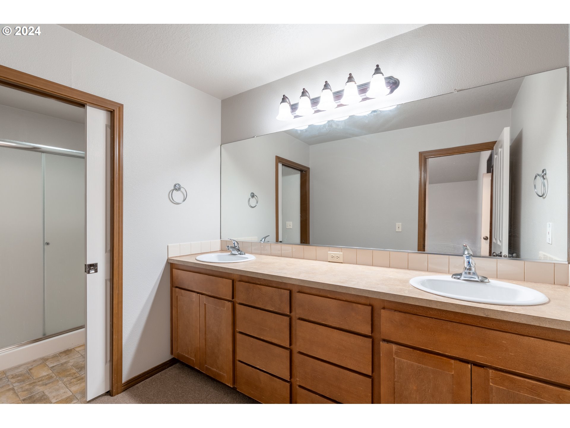 40311 Therese Street Sandy, OR 97055 - Photo 7 of 29 Bathroom, Attached
