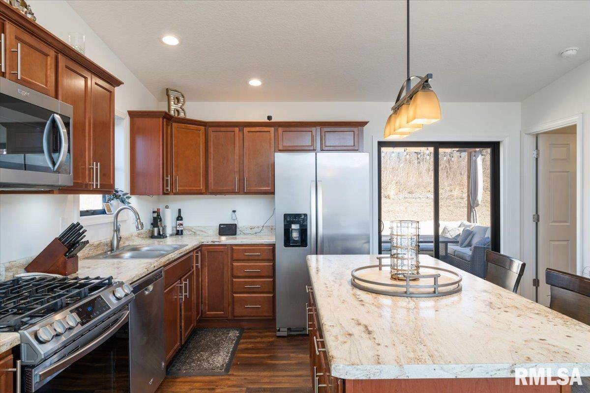 1157 Waverly Road Davenport, IA 52804 - Photo 15 of 48 Gallery Image 15