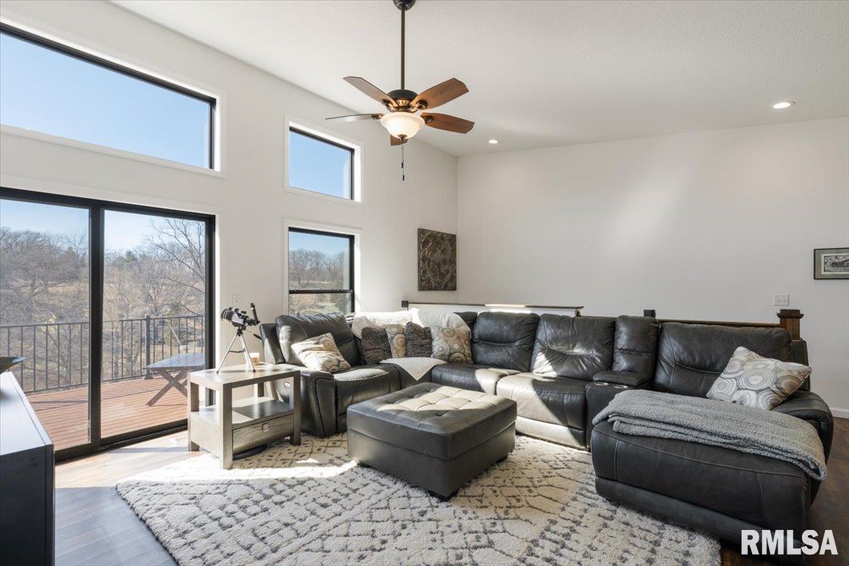 1157 Waverly Road Davenport, IA 52804 - Photo 6 of 48 Gallery Image 6