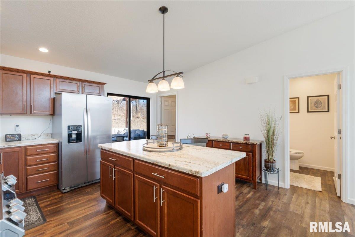 1157 Waverly Road Davenport, IA 52804 - Photo 10 of 48 Gallery Image 10