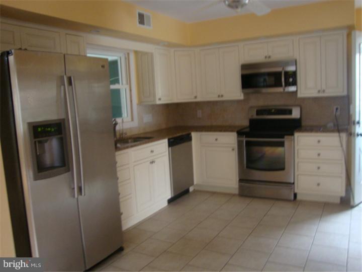406 Tasker Street Ridley Park, PA 19078 - Photo 9 of 21 Kitchen