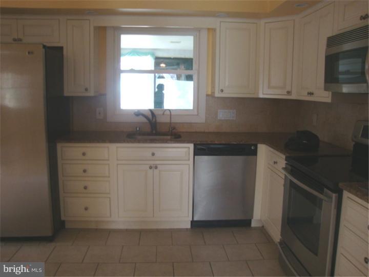 406 Tasker Street Ridley Park, PA 19078 - Photo 10 of 21 Kitchen