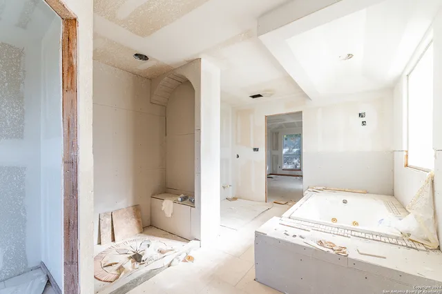 $370,000 | 989 Oil Well, Pipe Creek, TX 78063