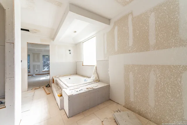 $370,000 | 989 Oil Well, Pipe Creek, TX 78063