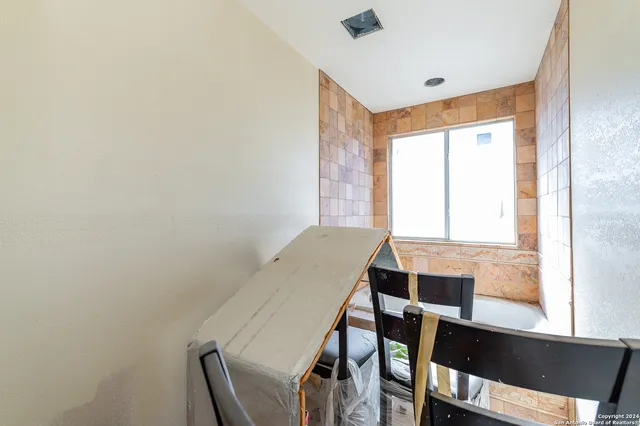 $370,000 | 989 Oil Well, Pipe Creek, TX 78063