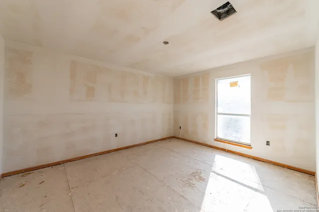 $370,000 | 989 Oil Well, Pipe Creek, TX 78063