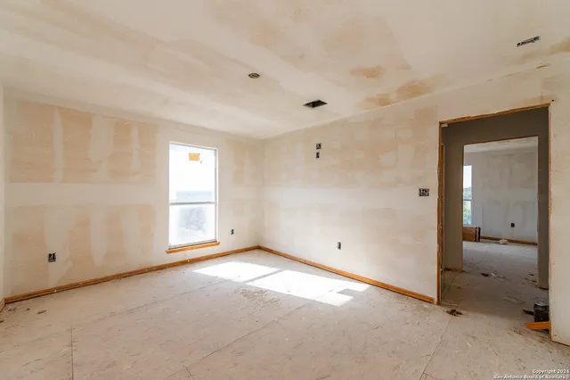 $370,000 | 989 Oil Well, Pipe Creek, TX 78063