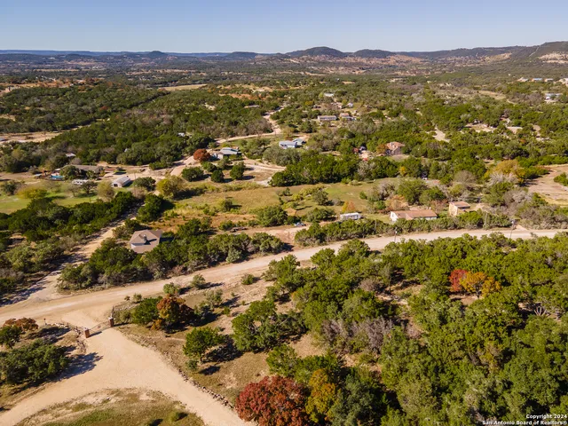 $370,000 | 989 Oil Well, Pipe Creek, TX 78063