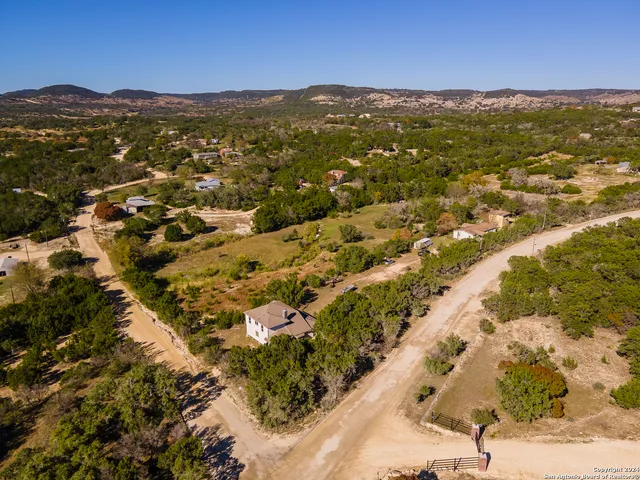 $370,000 | 989 Oil Well, Pipe Creek, TX 78063