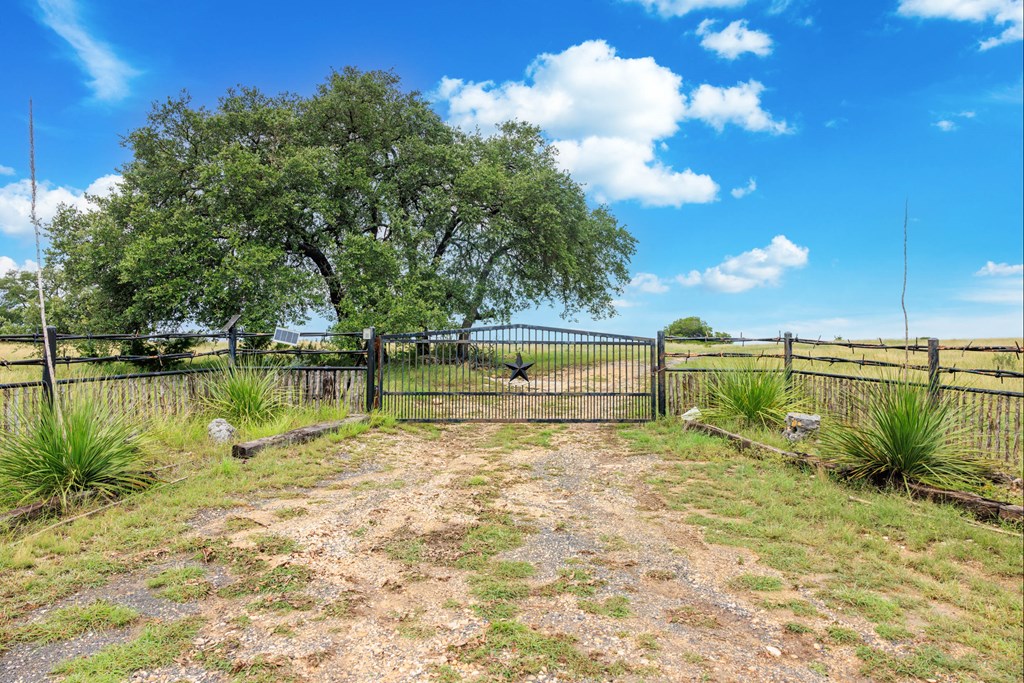 3814 Ranch Road Mountain Home, TX 78058 - Photo 33 of 44 Gallery Image 33