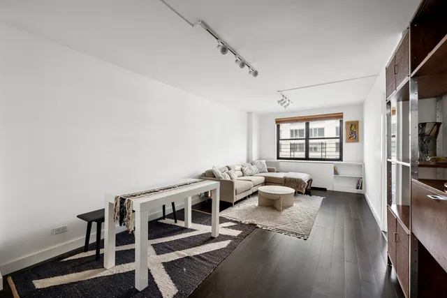 $535,000 | 200 East 24th Street, Unit 1403 | Kips Bay