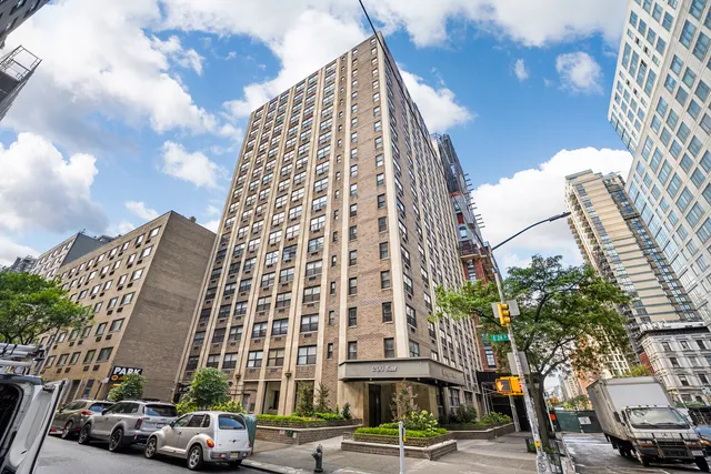 $535,000 | 200 East 24th Street, Unit 1403 | Kips Bay