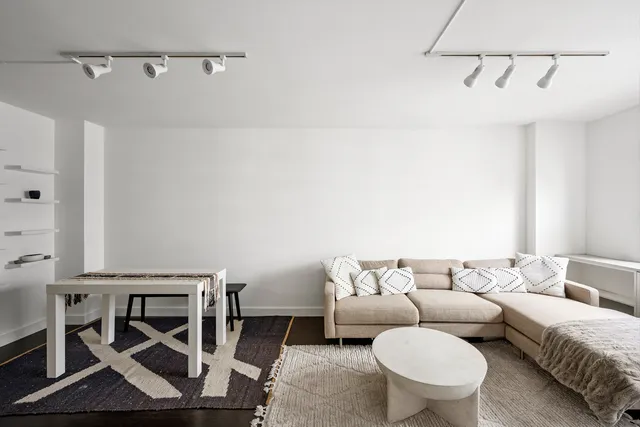 $535,000 | 200 East 24th Street, Unit 1403 | Kips Bay