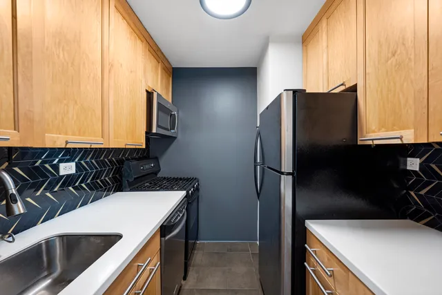 $535,000 | 200 East 24th Street, Unit 1403 | Kips Bay