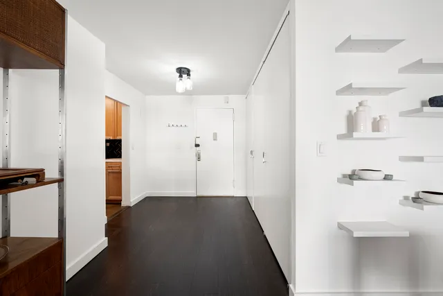 $535,000 | 200 East 24th Street, Unit 1403 | Kips Bay