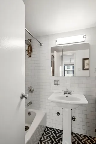 $535,000 | 200 East 24th Street, Unit 1403 | Kips Bay