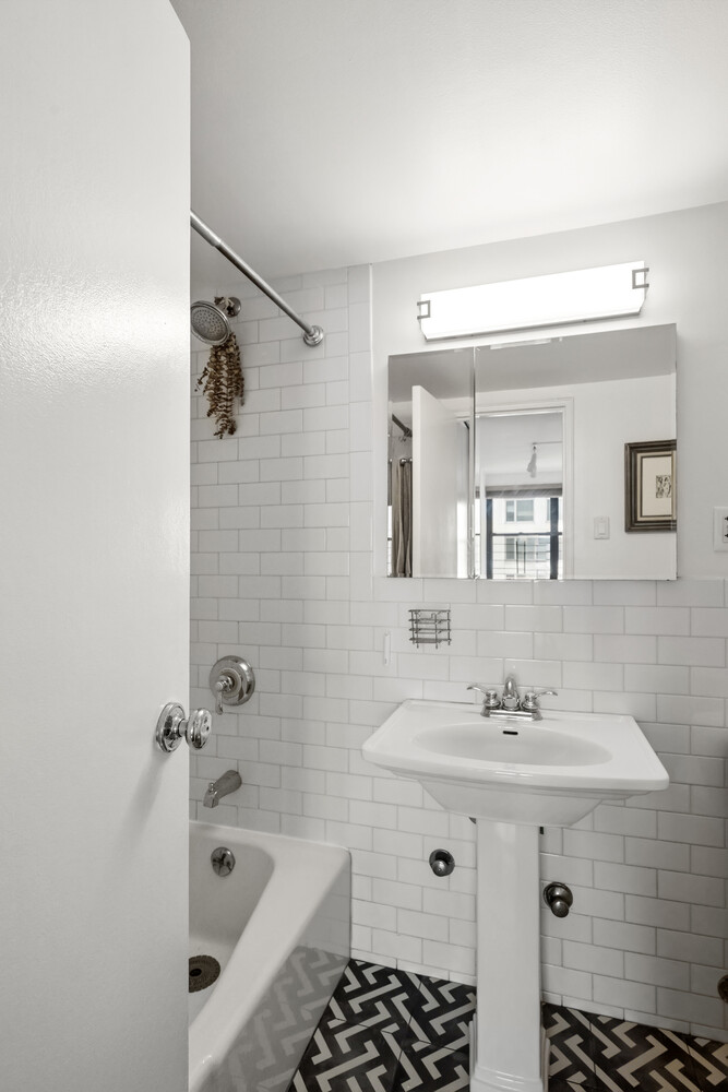 200 East 24th Street, Unit 1403 Manhattan, NY 10010 - Photo 8 of 11