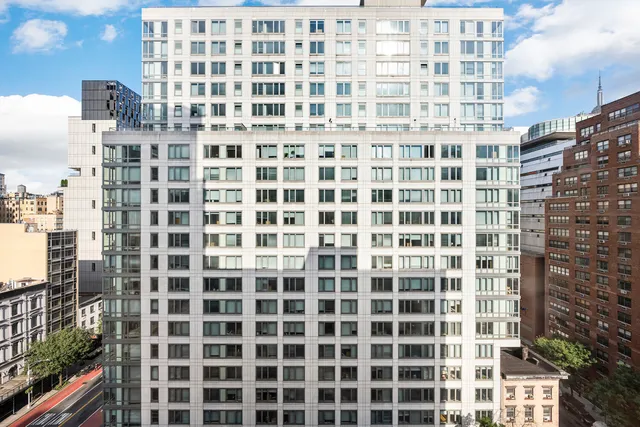 $535,000 | 200 East 24th Street, Unit 1403 | Kips Bay