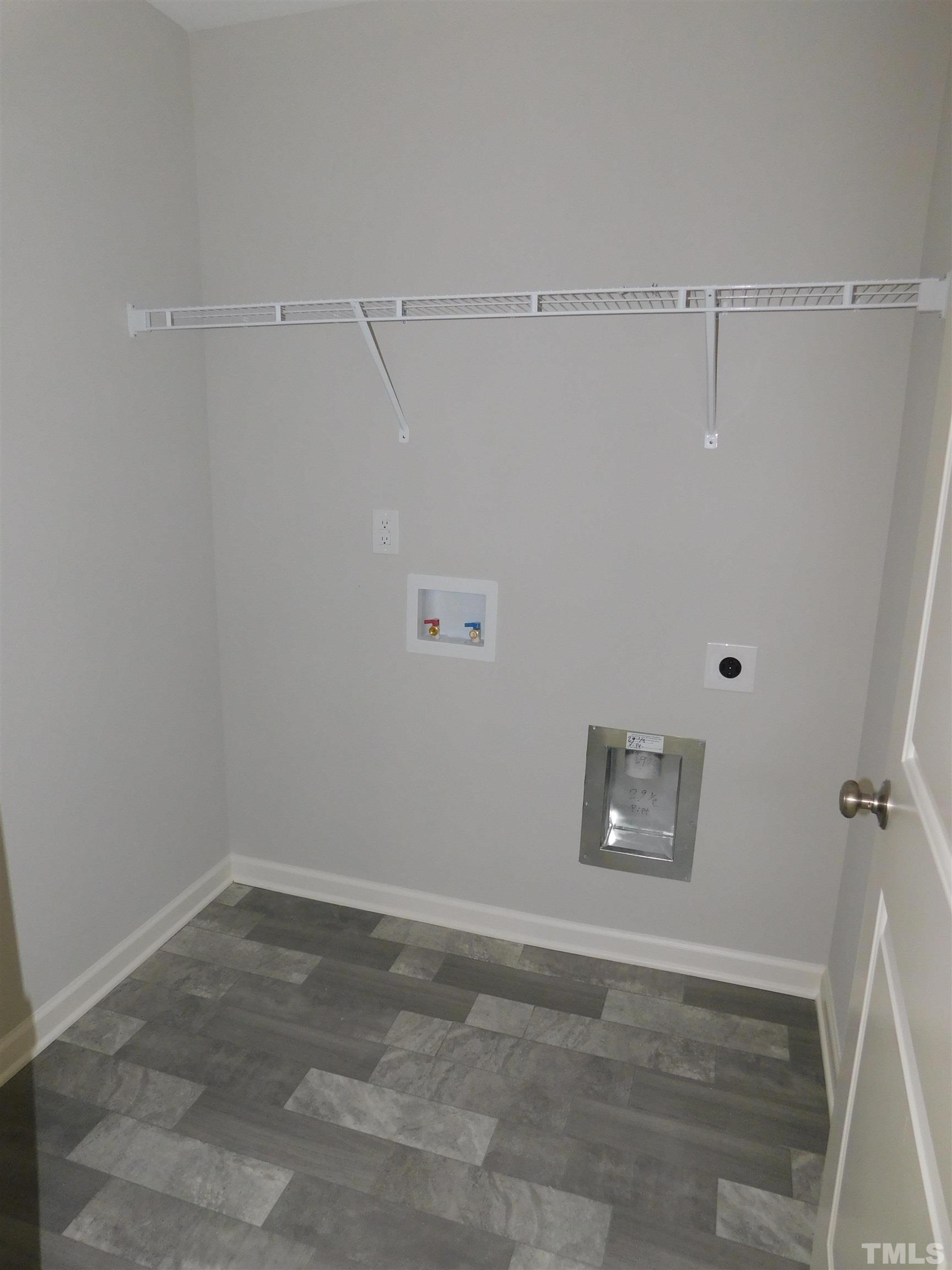 140 Touchdown Way Benson, NC 27504 - Photo 15 of 24 Gallery Image 15