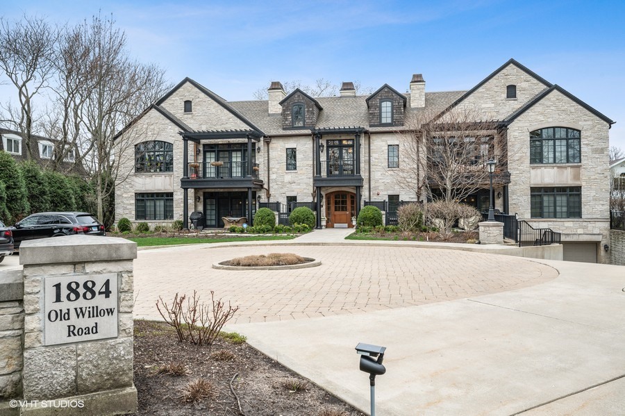 1884 Old Willow Road, Unit 2B Northfield, IL 60093 - Photo 1 of 17 a front view of a residential houses with yard