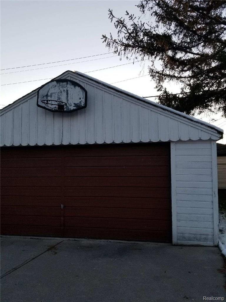 18467 Rutherford Street Detroit, MI 48235 - Photo 6 of 11 180304_095941_14.jpg