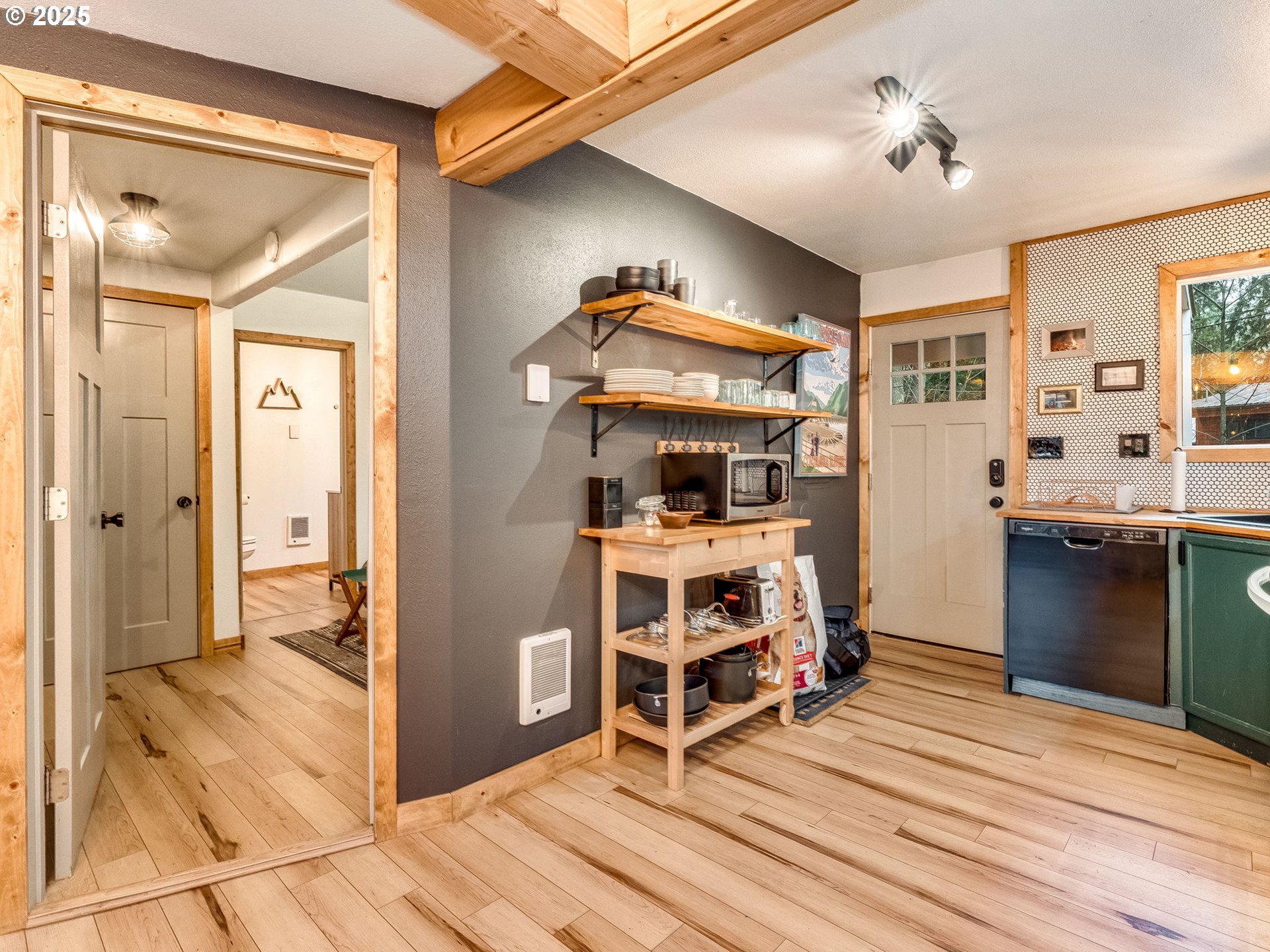 71597 East Minikahda Avenue Rhododendron, OR 97049 - Photo 8 of 26 a view of a bedroom with wooden floor and a ceiling fan