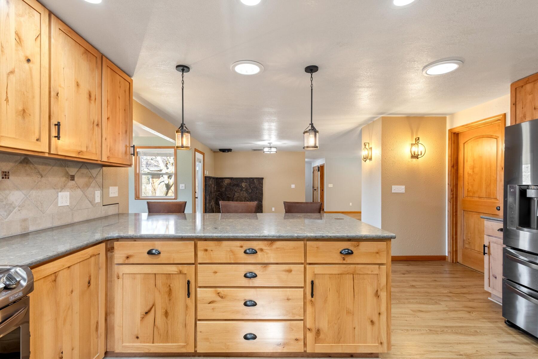 19800 Connarn Road Bend, OR 97703 - Photo 11 of 50 Kitchen