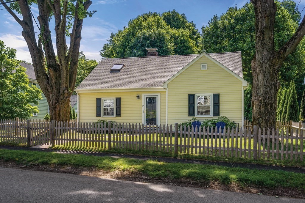 34 Hamilton Road Waltham, MA 02453 - Photo 1 of 29