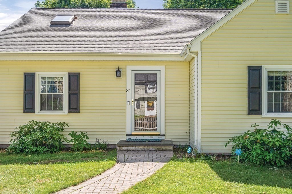 34 Hamilton Road Waltham, MA 02453 - Photo 19 of 29