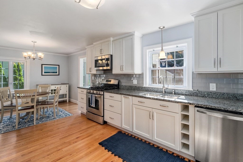 34 Hamilton Road Waltham, MA 02453 - Photo 2 of 29