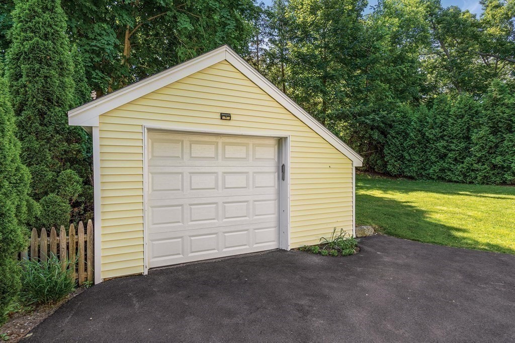 34 Hamilton Road Waltham, MA 02453 - Photo 22 of 29