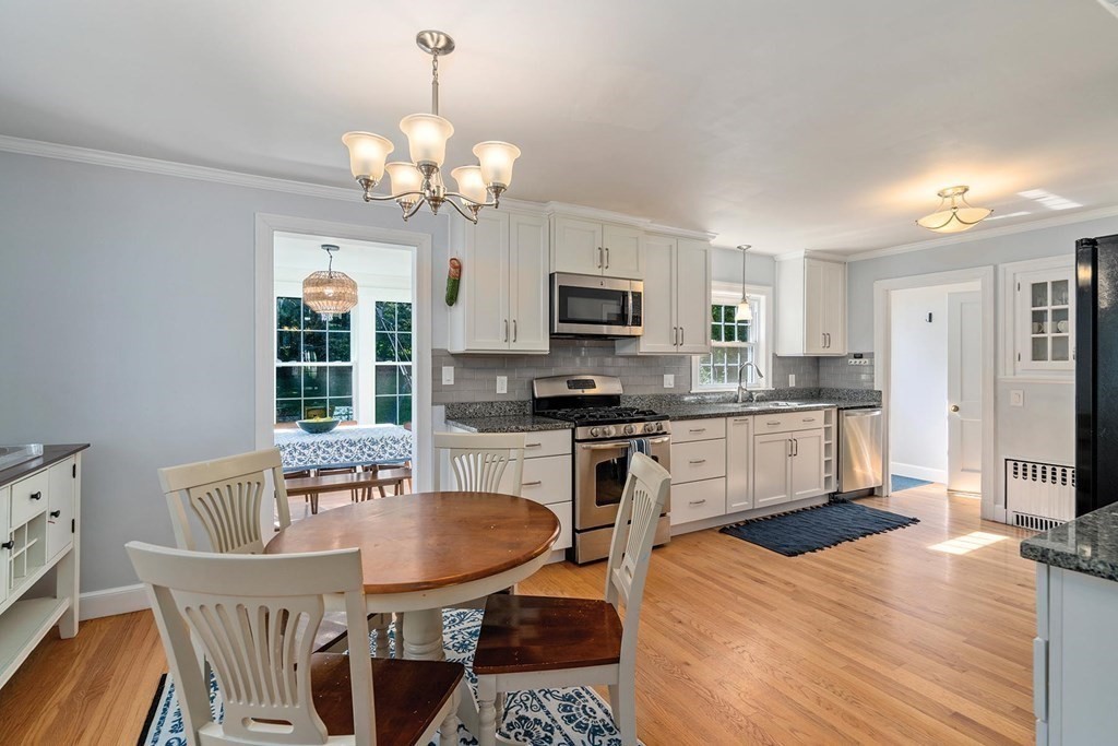 34 Hamilton Road Waltham, MA 02453 - Photo 3 of 29