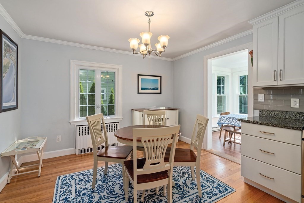 34 Hamilton Road Waltham, MA 02453 - Photo 4 of 29