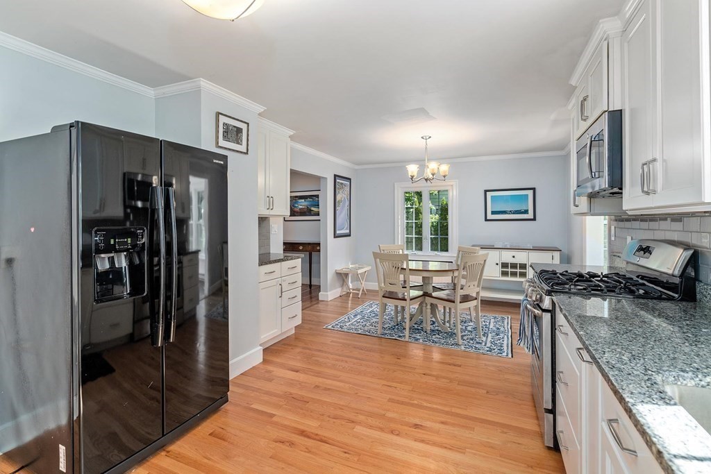 34 Hamilton Road Waltham, MA 02453 - Photo 5 of 29