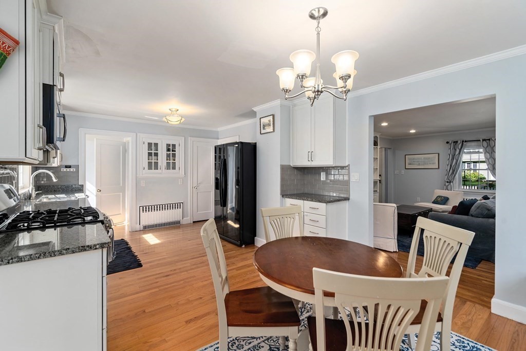 34 Hamilton Road Waltham, MA 02453 - Photo 6 of 29