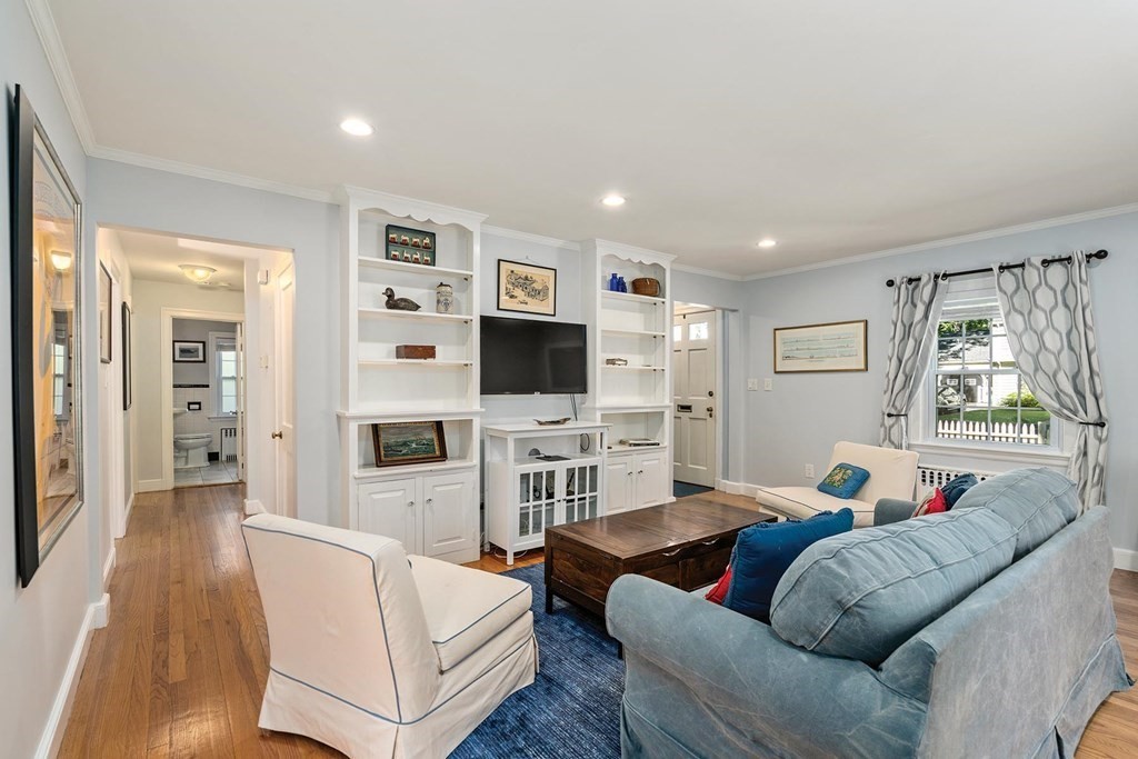 34 Hamilton Road Waltham, MA 02453 - Photo 7 of 29