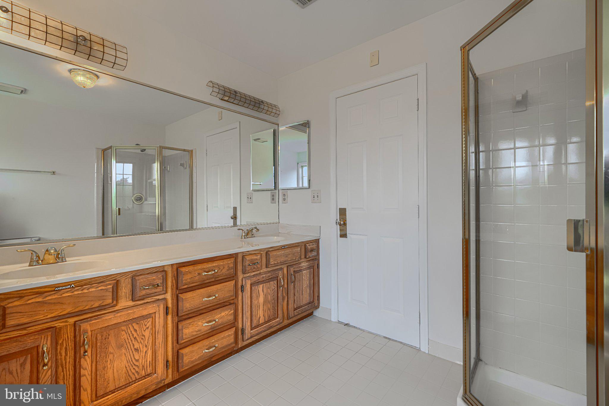 22909 Davis Mill Road Germantown, MD 20876 - Photo 29 of 54 Bathroom #3 (2 of 2)