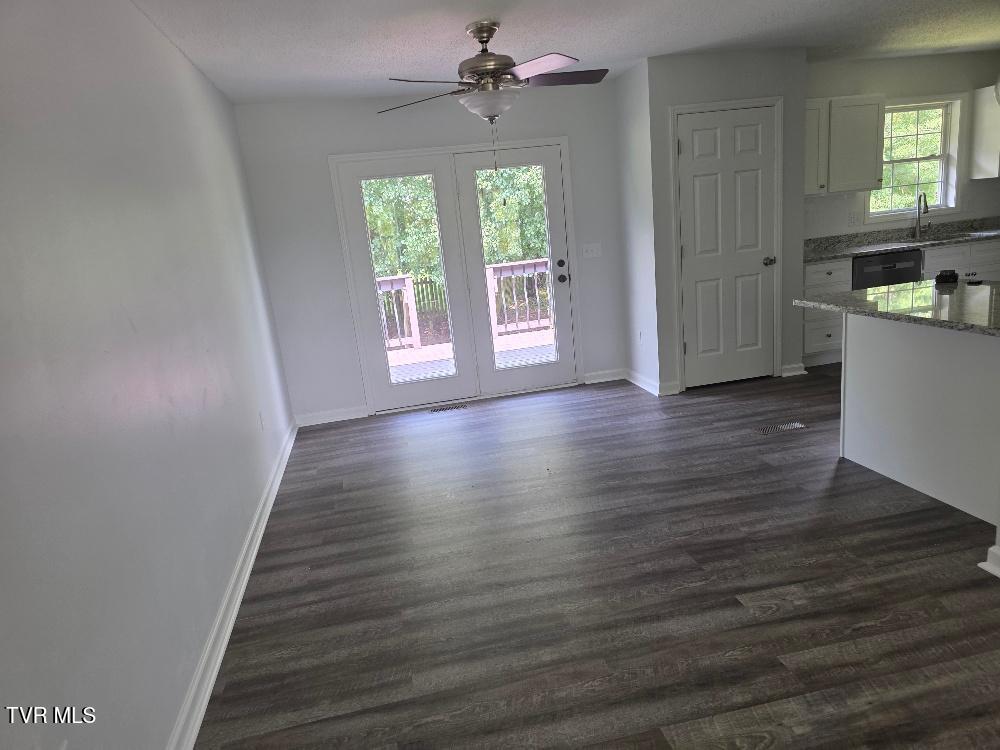 331 Gray Station Road Johnson City, TN 37615 - Photo 4 of 28 331 Gray dining room
