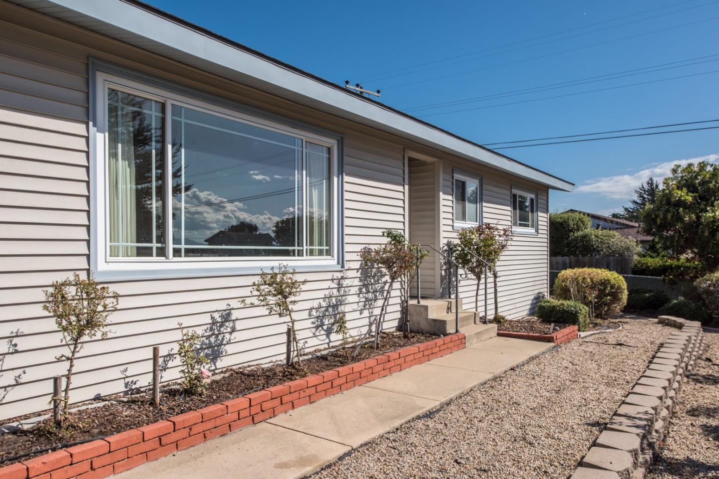 3220 Melanie Road Marina, CA 93933 - Photo 5 of 31 Gallery Image 5
