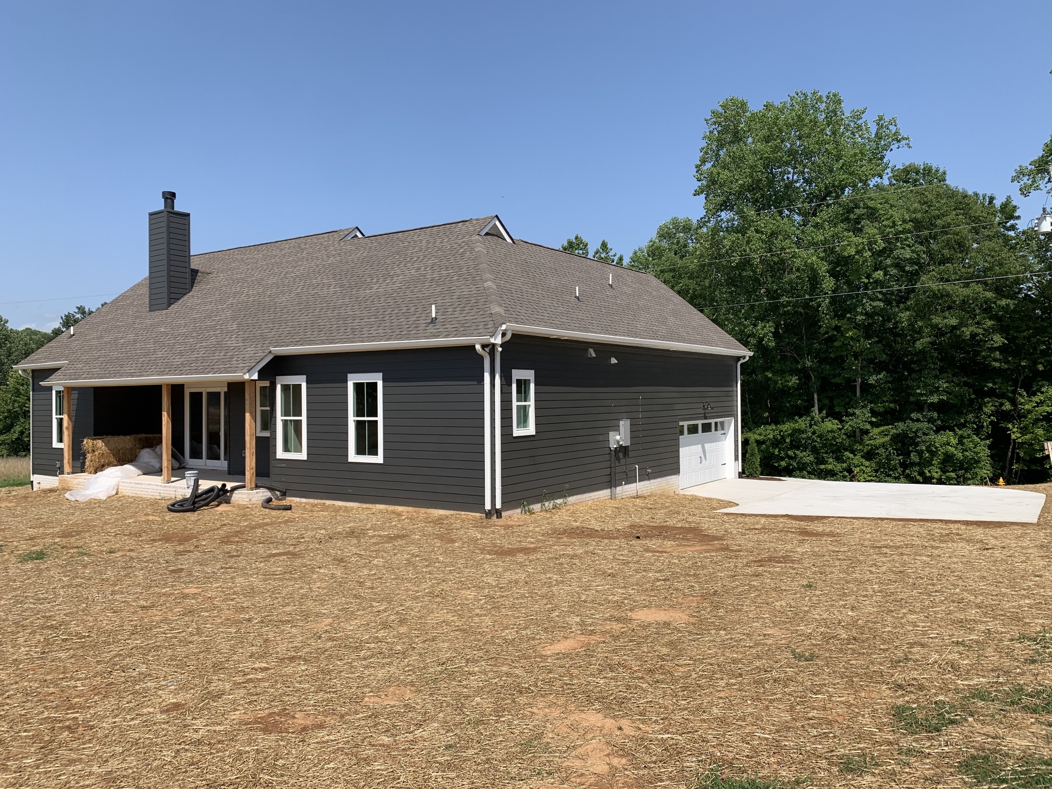 1798 Old Gallatin Road Portland, TN 37148 - Photo 4 of 35 a front view of a house with a yard
