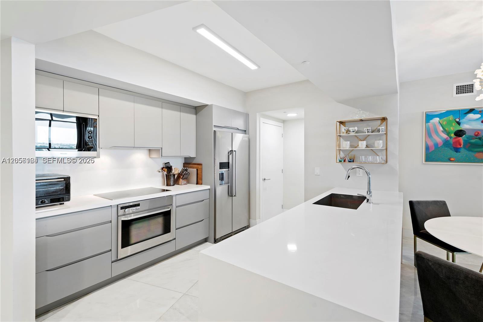 400 Alton Road, Unit 1405 Miami Beach, FL 33139 - Photo 2 of 16 Gallery Image 2
