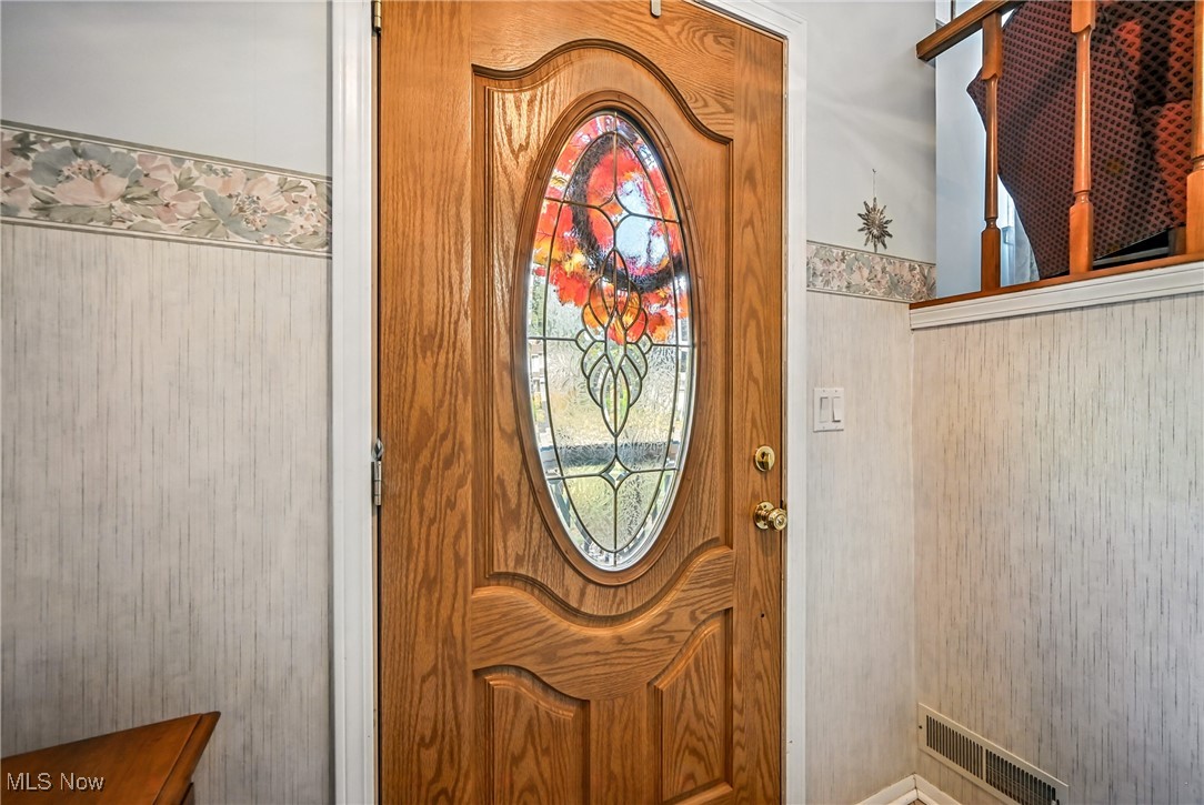 7797 Raglan Drive Northeast Warren, OH 44484 - Photo 17 of 50 View of foyer entrance