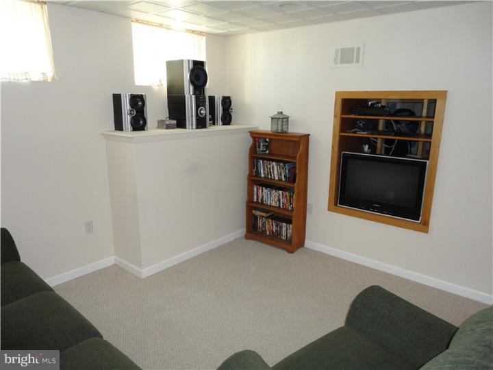 384 Braddock Road Smyrna, DE 19977 - Photo 8 of 13 Family Room