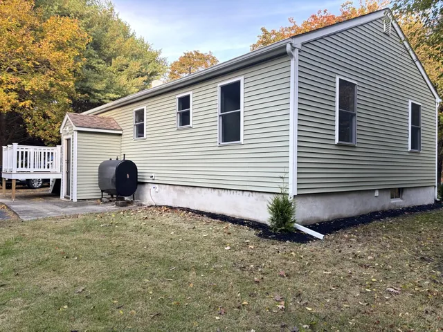 a view of a house with a yard