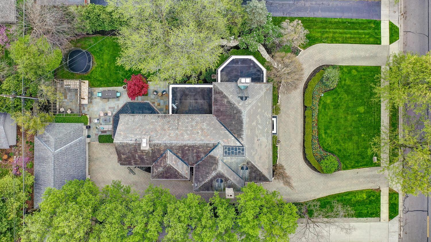 2252 Tremont Road Columbus, OH 43221 - Photo 95 of 97 50035945-003_web