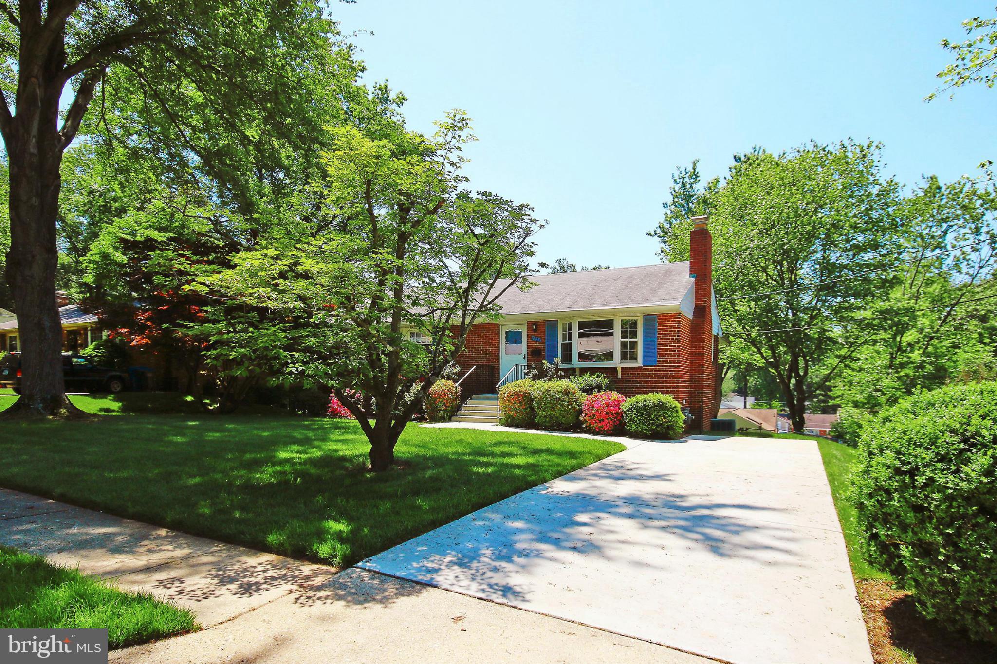 7927 Ellet Road Springfield, VA 22151 - Photo 2 of 30 a front view of a house with garden