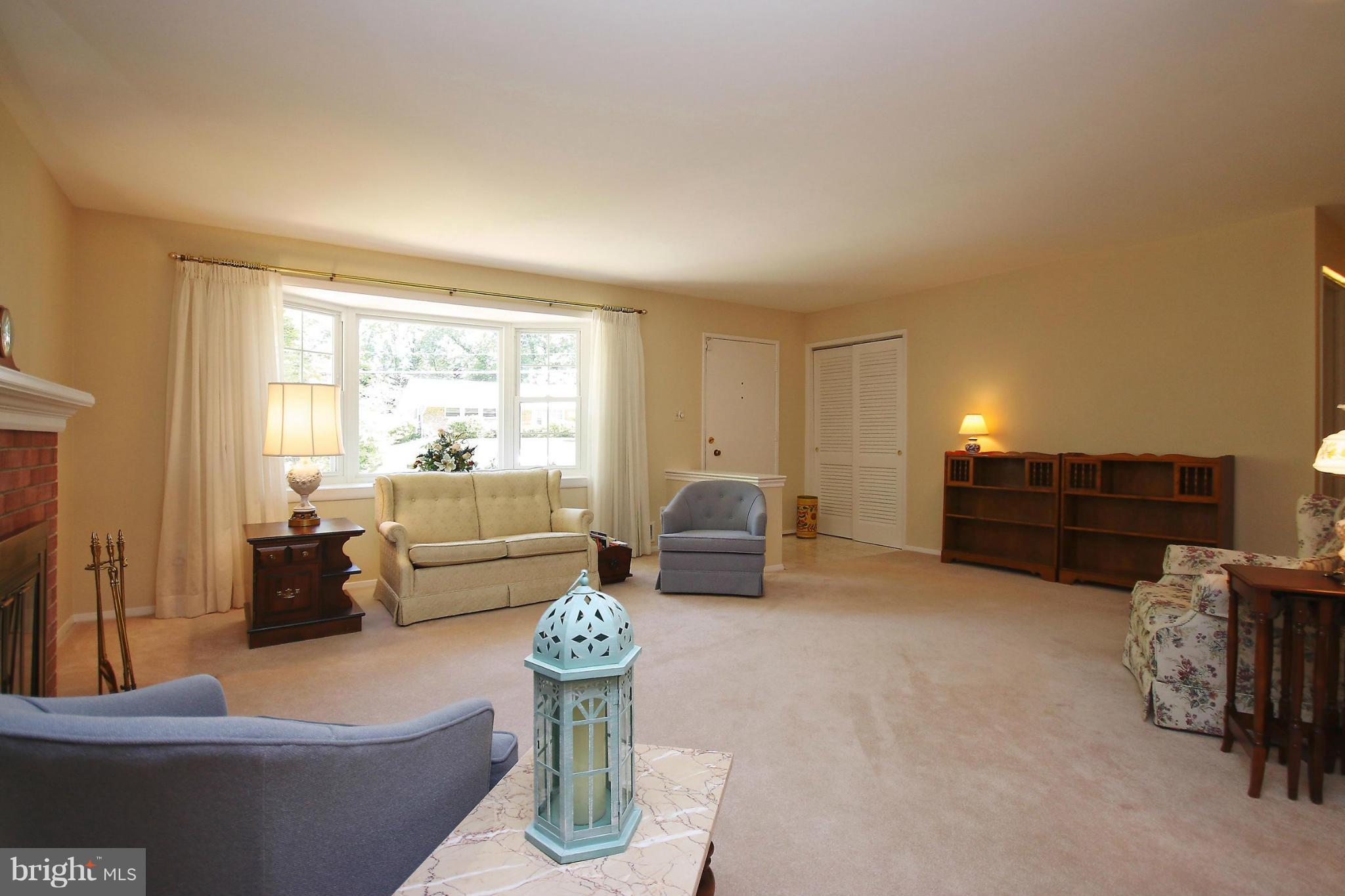 7927 Ellet Road Springfield, VA 22151 - Photo 6 of 30 a living room with furniture and a couch