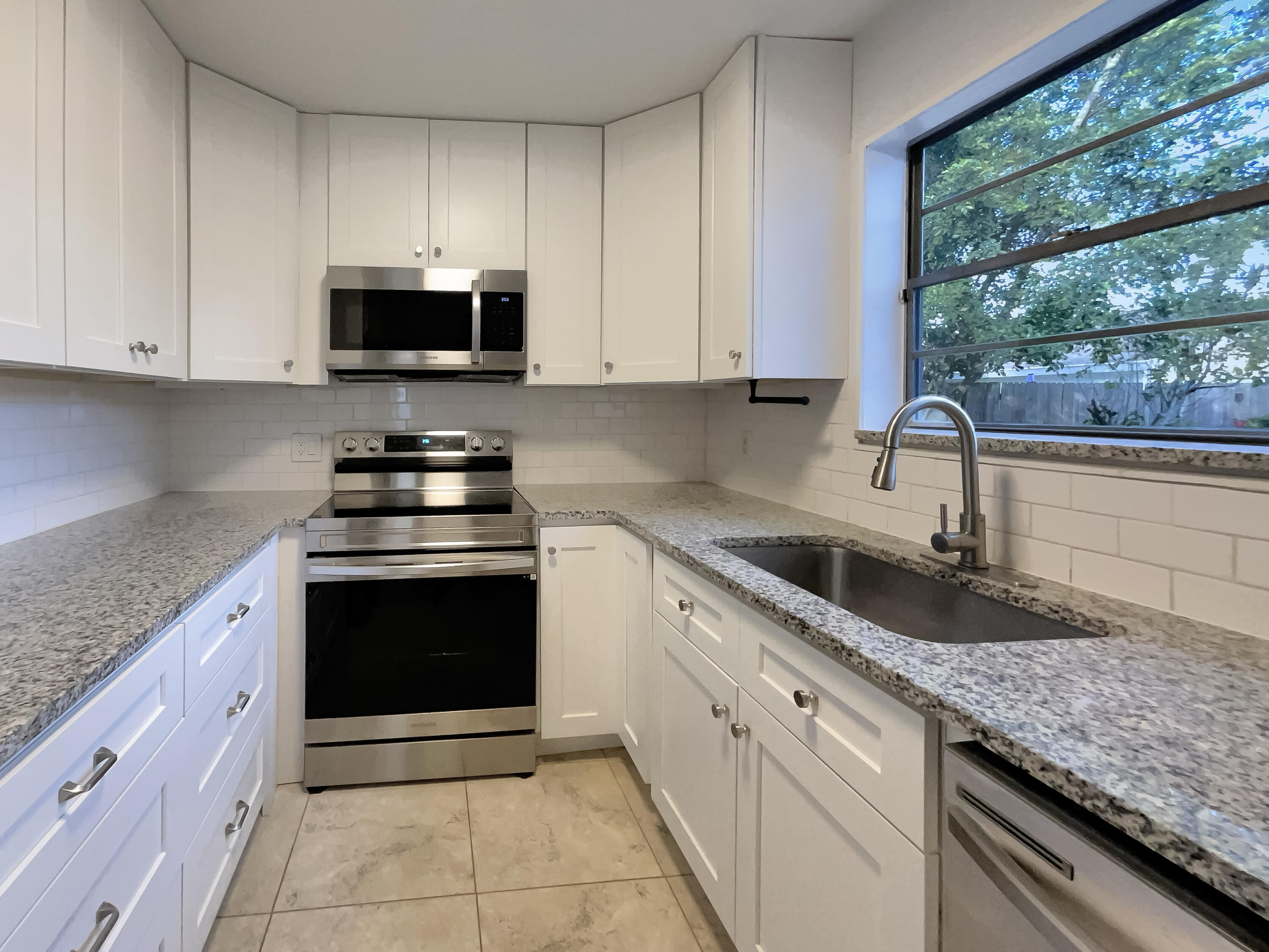 8 Cedar Circle Boynton Beach, FL 33436 - Photo 6 of 22 listing_3