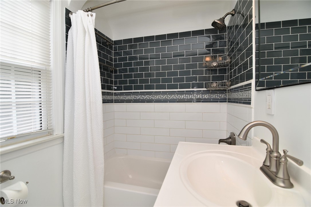 2512 Princeton Road Cleveland, OH 44118 - Photo 16 of 28