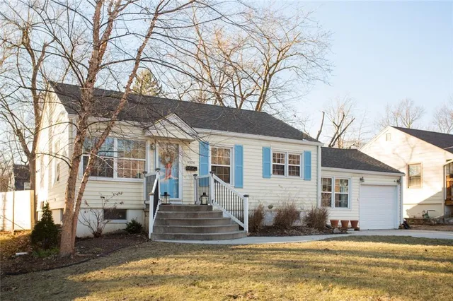 $325,000 | 5326 Outlook Street, Mission, KS 66202